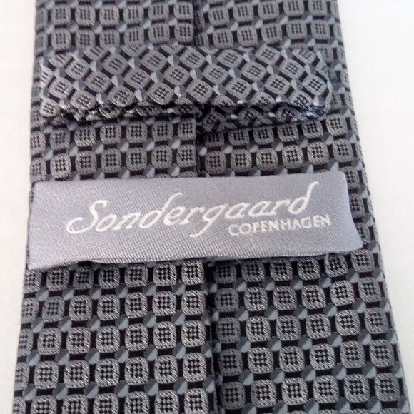 SONDERGAARD Copenhagen Classic 100% Silk Tie in Micro-dot Pattern - Picture 2 of 5